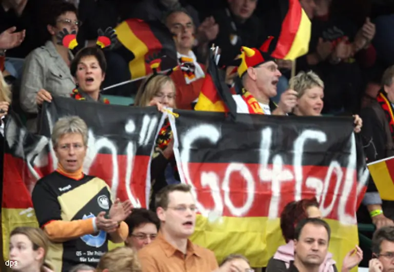 Nach-der-ueberzeugenden-Hauptrunde-mit-vier-Siegen-in-vier-Spielen-die-die-Fans-die-Vorrundenniederlage-gegen-Polen-vergessen-und-wieder-auf-den-WM-Titel-hoffen-liess