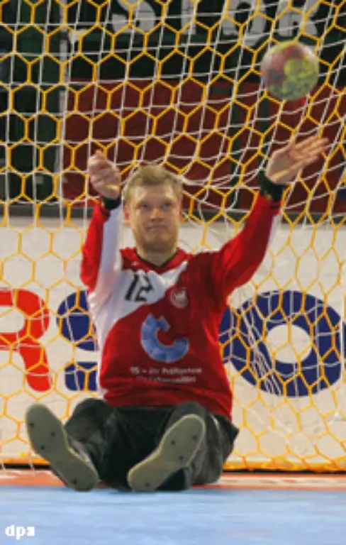 Nur-als-ihn-Bundestrainer-Heiner-Brand-in-der-Vorrunde-gegen-Polen-in-der-Anfangsformation-brachte-konnte-Bitter-nicht-ueberzeugen