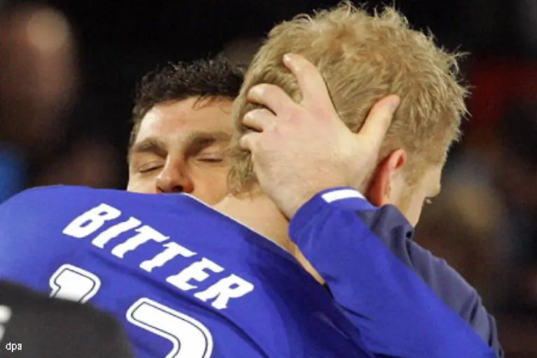 Kurios-Mit-36-Prozent-gehaltenen-Baellen-liegt-Bitter-gleichauf-mit-Kollege-Fritz-In-der-Turnierwertung-reicht-es-fuer-die-beiden-damit-aber-nur-fuer-Platz-zwoelf-Top-Torhueter-ist-demnach-der-Norweger-Ole-Erevik-mit-51-Prozent-gehaltenen-Baellen