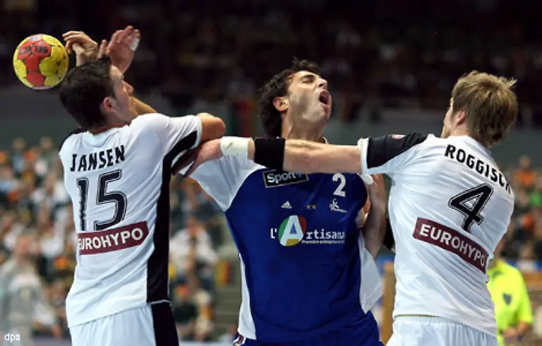 Oliver-Roggisch-SC-Magdeburg-28-1-Das-Kraftpaket-erfuellt-seine-Aufgabe-als-Abwehrboss-zuverlaessig-geht-aber-manchmal-noch-zu-ungestuem-zu-Werke