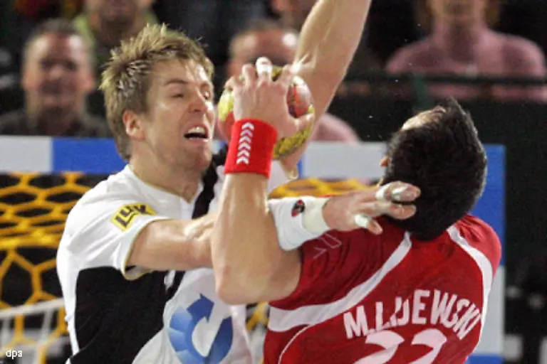 Leistet-sich-teilweise-ueberfluessige-Fouls-ist-deshalb-oft-schon-frueh-von-der-dritten-Zeitstrafe-bedroht