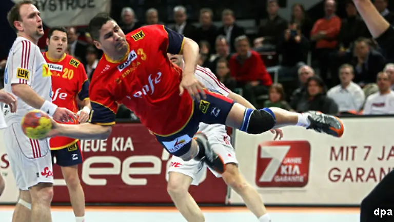 Fairste-Mannschaft-ist-bislang-Viertelfinal-Gegner-und-Titelverteidiger-Spanien-im-Bild-Rolando-Urios-Fonseca