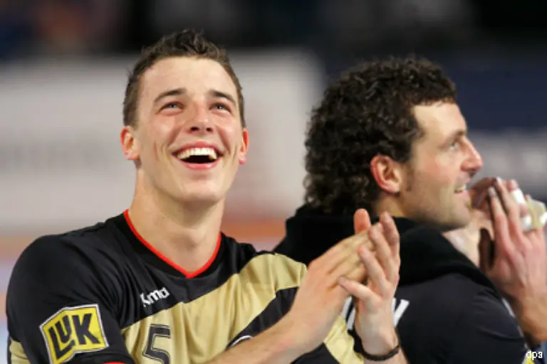 Dominik-Klein-THW-Kiel-23-15-Kommt-derzeit-auf-der-Linksaussen-Position-nicht-am-konstant-stark-aufspielenden-Torsten-Jansen-vorbei