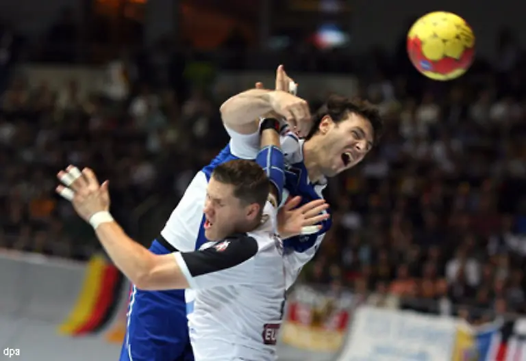 Vor-allem-im-Mittelblock-mit-Oliver-Roggisch-bewies-der-fruehere-Kieler-bei-seiner-zweiten-WM-Teilnahme-schon-seine-Qualitaeten