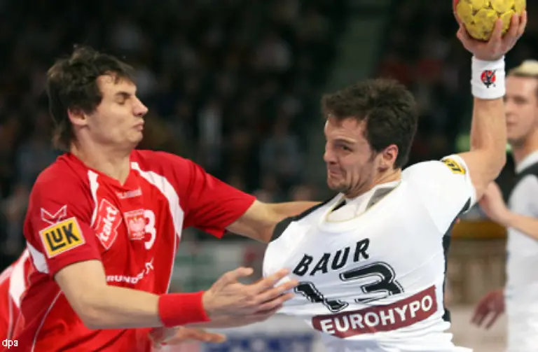 Dem-immer-wieder-von-Verletzungen-geplagten-Schorsch-fehlt-gegen-defensive-Deckungen-die-Torgefaehrlichkeit