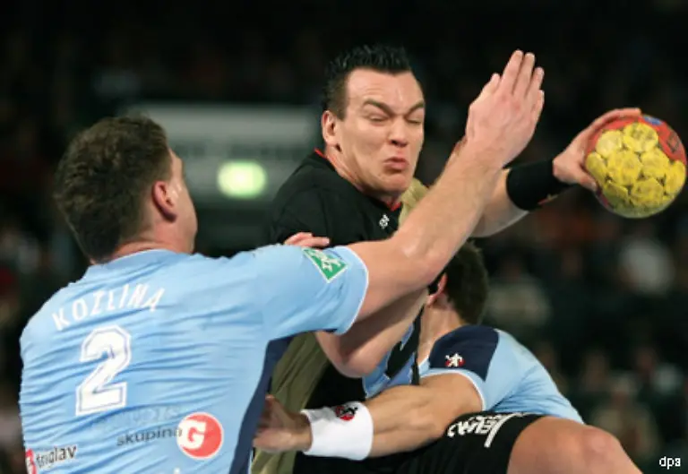 Doch-der-mit-seiner-riskanten-Spielweise-fast-zwangsweise-auf-dem-Grat-zwischen-Genie-und-Wahnsinn-wandelnde-Zeitzi-ist-bei-seiner-dritten-WM-Teilnahme-weiter-gereift-Verrichtet-mittlerweile-auch-in-der-Deckung-einen-soliden-Job