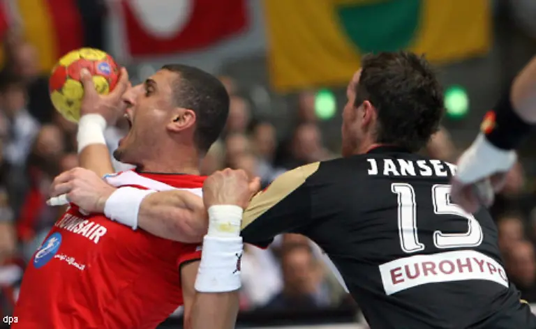 Nachdem-Bundestrainer-Heiner-Brand-mit-Toto-im-Auftaktspiel-gegen-Brasilien-ueberhaupt-nicht-zufrieden-war-zeigte-die-Leistungskurve-des-Hamburgers-fortan-steil-nach-oben-Steht-auch-in-der-Deckung-seinen-Mann