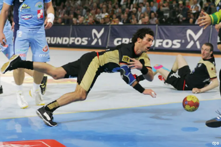 Florian-Kehrmann-TBV-Lemgo-29-31-Dem-Rechtsaussen-war-in-den-ersten-Partien-die-fehlende-Spielpraxis-anzumerken