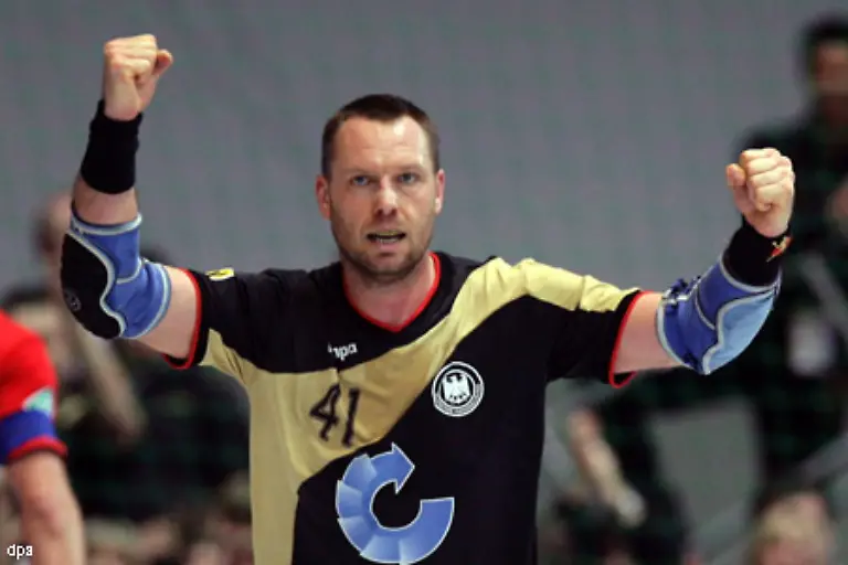 Christian-Schwarzer-TBV-Lemgo-37-10-Die-Rolle-des-aeltesten-WM-Spielers-ist-nicht-hoch-genug-einzuschaetzen