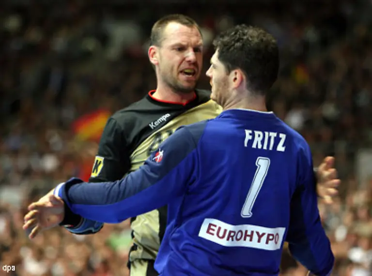 Schwarzer-wird-nicht-nur-von-Bundestrainer-Heiner-Brand-voll-akzeptiert-Mit-seiner-Erfahrung-und-seinem-Koennen-wird-er-in-den-kommenden-Spielen-eine-der-zentralen-Figuren-im-DHB-Team-sein