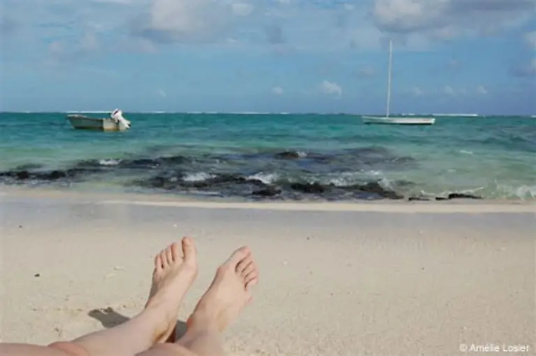 oder-am-einsamen-Strand-liegt-dann-kann-man-es-kaum-glauben-Aber-die-Insel-ist-mit-am-dichtesten-besiedelt-von-allen-Laendern-der-Erde