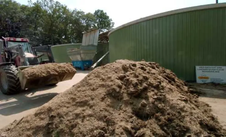 Je-nach-der-Zusammensetzung-des-Bioabfalls-werden-zwischen-105-bis-130-m-sup3-Biogas-pro-Tonne-gewonnen-dies-entspricht-ca-70-Liter-Benzin