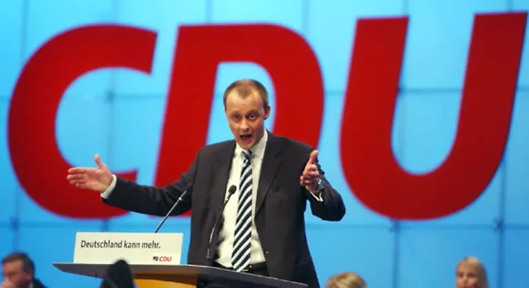 Vor-ein-paar-Jahren-war-Friedrich-Merz-noch-hoffnungsfroh-Heute-ist-der-Anfang-vom-Ende-der-Sozialdemokratisierung-der-CDU-jubelte-er-als-die-CDU-am-2-Dezember-2003-auf-dem-Leipziger-Parteitag-die-umstrittene-Gesundheitspraemie-beschloss