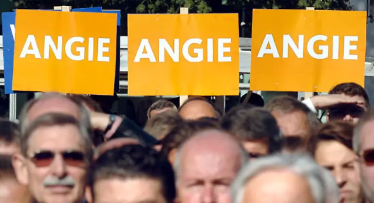 Er-sei-bereit-mitzumachen-verkuendet-Merz-Die-Kanzlerkandidatin-reagiert-vage-Ich-brauche-sowohl-Paul-Kirchhof-als-auch-Friedrich-Merz-orakelt-Angela-Merkel-wenige-Tage-vor-der-Wahl