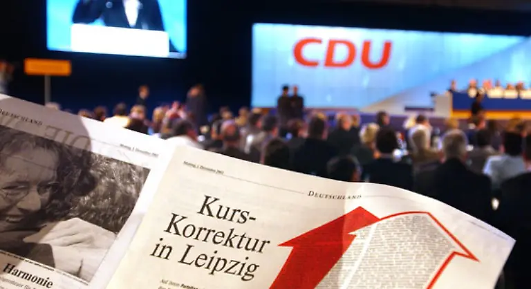 Dass-Merkel-einst-selbst-einen-strikt-marktwirtschaftlichen-Kurs-fahren-wollte-ist-Schnee-von-gestern-Aus-Sicht-der-radikalen-Marktwirtschaftler-in-der-CDU-hat-Merkel-ihre-Ideen-verraten
