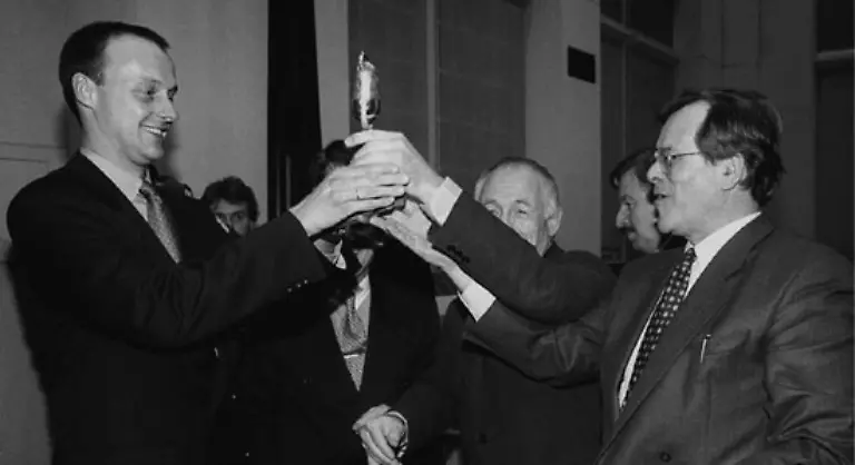 eine-rhetorische-Begabung-1996-erhielt-er-im-Bonner-Wasserwerk-das-Goldene-Mikrophon