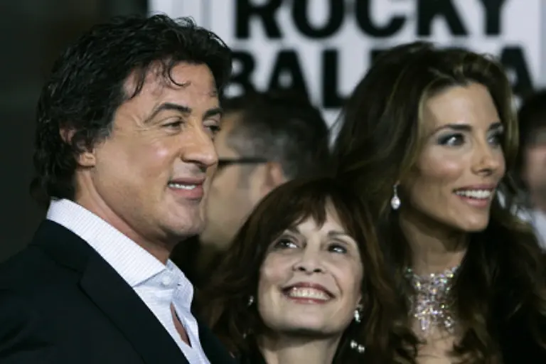 und-leidet-unter-der-Entfremdung-von-seinem-erwachsenen-Sohn