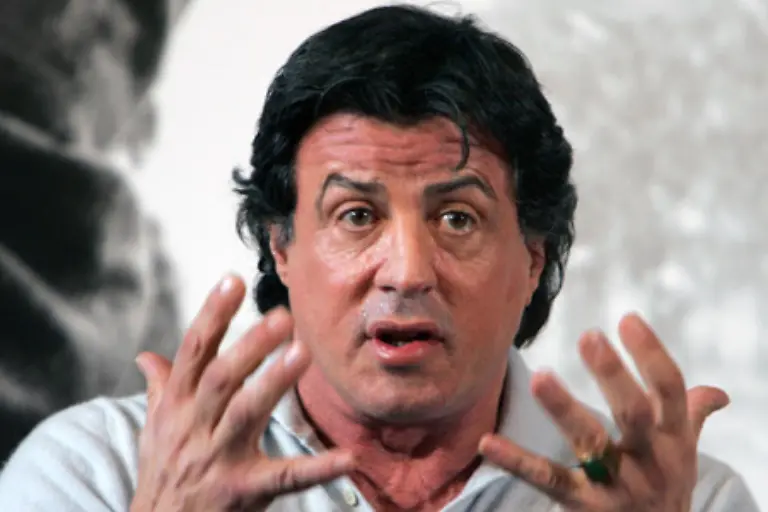 Dann-schon-lieber-nochmal-an-die-Waffen-demnaechst-vielleicht-als-Rambo-4