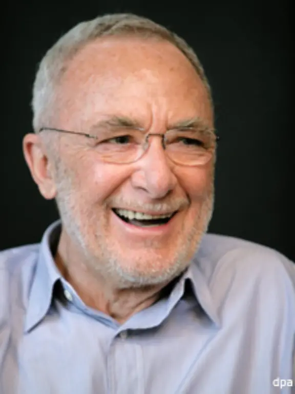 Kein-Wunder-schliesslich-geht-es-um-Gerhard-Richter-Deutschlands-bedeutendsten-zeitgenoessischen-Kuenstler-Er-wird-am-9-Februar-75-Jahre-alt