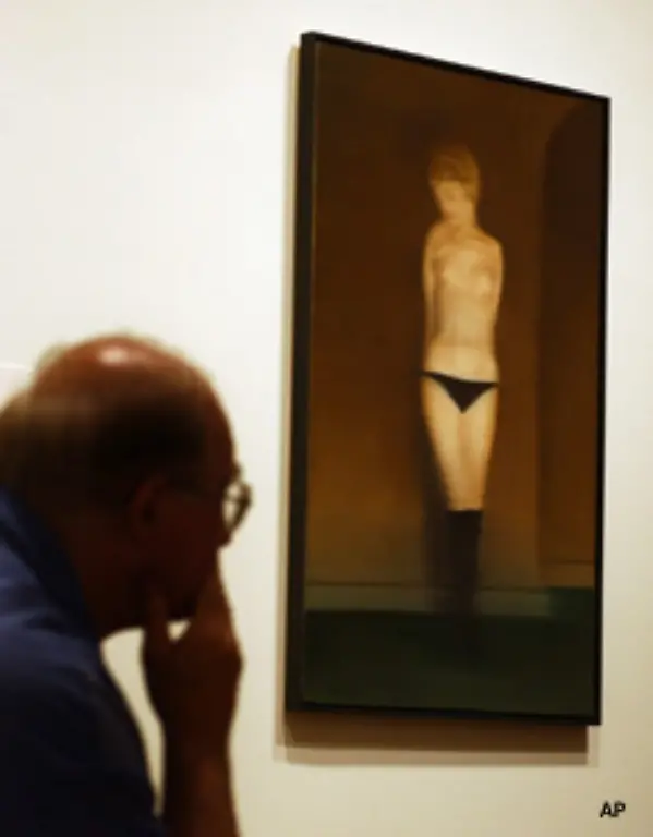 Es-sei-eine-unstete-Lust-am-Malen-die-ihn-in-seinem-asketisch-noblen-Atelier-in-einem-Koelner-Vorort-umtreibt-bekennt-Richter-der-Kuenstler-als-skeptisch-Suchender-im-Medium-Malerei