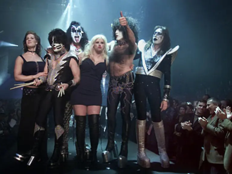 Der-ploetzliche-Tod-des-US-amerikanischen-Fotomodels-Foto-Mit-der-Band-Kiss-gibt-vorerst-jedoch-weiter-Raetsel-auf