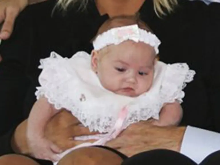 Das-fuenf-Monate-alte-Baby-ist-die-wahre-Leidtragende-der-Geschichte-Bleibt-zu-hoffen-dass-ihr-Name-Hope-ihr-Glueck-bringt