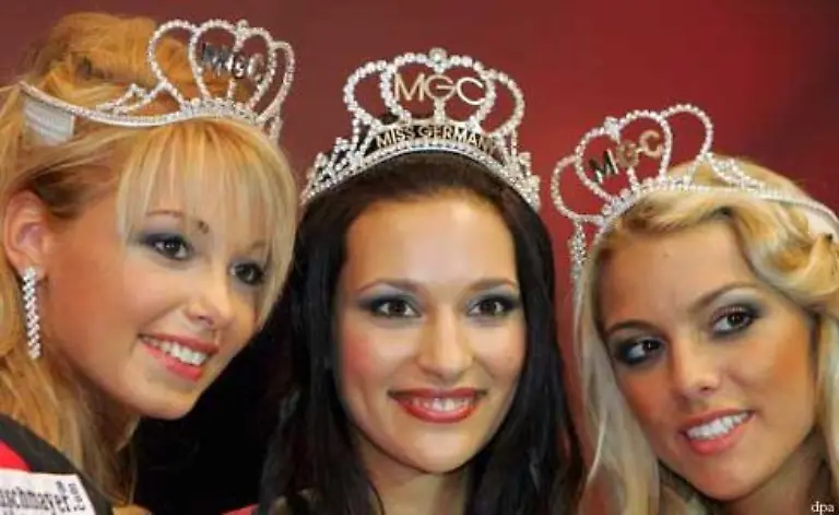 Sie-wurde-am-Samstagabend-im-Europa-Park-im-baden-wuerttembergischen-Rust-zur-Miss-Germany-2007-gewaehlt