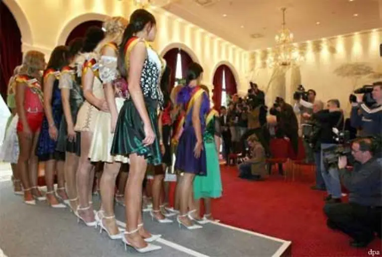 Ihre-neue-Taetigkeit-werde-sie-mit-Fleiss-und-Disziplin-angehen-betonte-die-junge-Frau