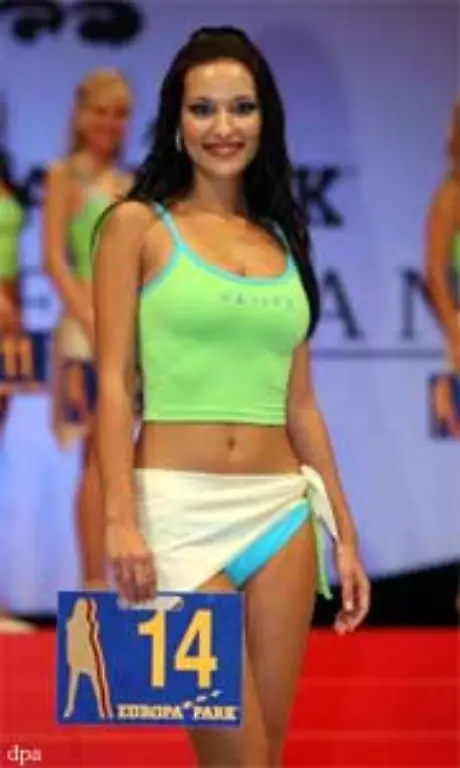 Es-muss-was-rueberkommen-sagte-der-35-Jaehrige-der-neben-Model-Gitta-Saxx-und-Saengerin-Ireen-Sheer-die-Kandidatinnen-begutachtete