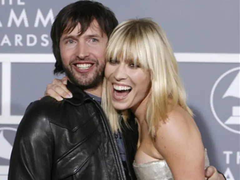 Die-die-sich-so-an-ihn-ranschmeisst-ist-Saengerin-Natasha-Bedingfield-und-nicht-seine-Freundin
