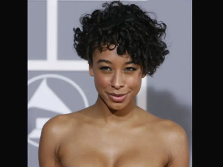 Corinne-Bailey-Rae-hat-definiv-ein-Grammy-wuerdiges-Dekolletee