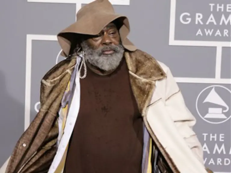 George-Clinton-kam-im-standesgemaessen-Grammy-Dress