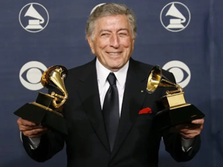 Alt-Star-Tony-Bennet-nahm-was-Goldenes-mit