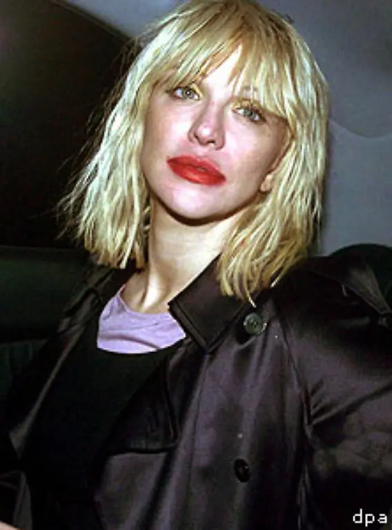 bei-Courtney-Love-Mit-der-Plattenfirma-von-Nirvana-und-den-ehemaligen-Bandmitgliedern-Krist-Novoselic-und-Dave-Grohl-stritt-sie-sich-um-die-Tantiemen-Sie-behauptete-diese-stuenden-ihr-allein-zu