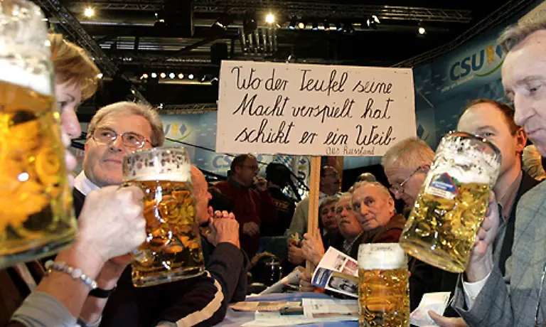 Und-was-soll-nicht-so-bleiben-Dass-wir-auslaendischen-Strom-aus-auslaendischen-Kraftwerken-erhalten-Ein-absoluter-Schmarrn-Genau-wie-der-Spruch-auf-dem-Schild