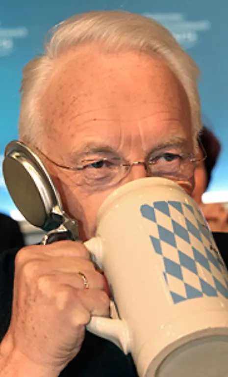 Dann-legt-Edmund-endlich-ein-Gestaendnis-ab-Ich-weiss-was-es-bedeutet-Mutter-von-drei-Kindern-zu-sein-Er-erlaeutert-Heute-spreche-ich-manches-klarer-aus-als-ich-es-in-der-Vergangenheit-getan-habe