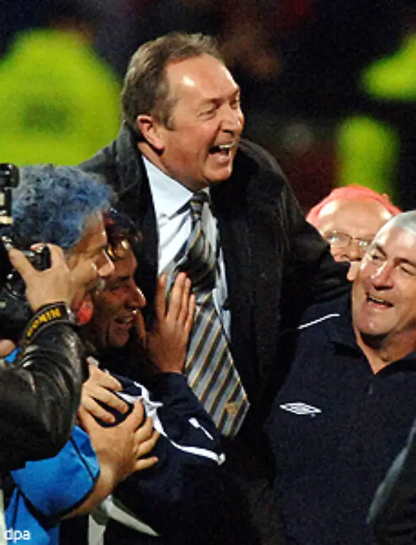 Trainer-Grard-Houllier-Nachdem-er-zum-ersten-Mal-ein-Spiel-des-FC-Liverpool-gesehen-hatte-schmiss-er-seinen-Beruf-als-Lehrer-und-wurde-Fussballtrainer-Seit-Mai-2005-trainiert-er-in-Lyon