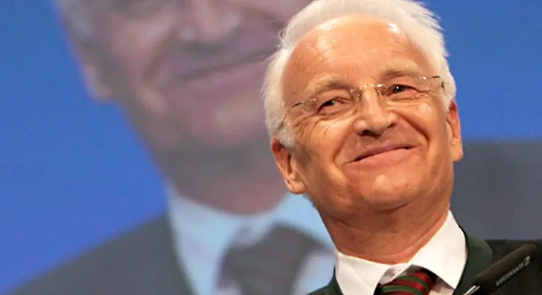 Und-er-legt-noch-mal-nach-Claudia-Roth-die-gruene-Nervensaege-hat-nicht-mehr-alle-Nadeln-an-der-gruenen-Tanne-Gejohle-in-dem-mit-etwa-6-000-CSU-Mitgliedern-gefuellten-Saal