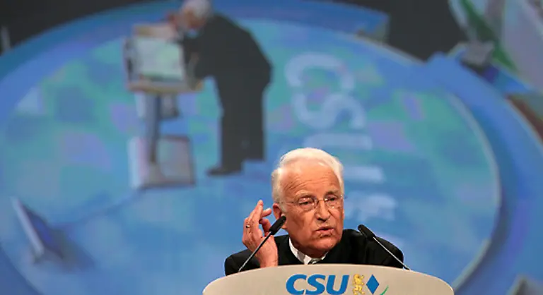 Zu-guter-Letzt-eine-Stoiber-Panne-Ich-habe-es-fuer-wohltuend-empfunden-dass-die-Bundeskanzlerin-gegenueber-dem-amerikanischen-Praesidenten-Breschnew-Guantanamo-kritisiert-hat-Dass-auch-so-viele-Namen-mit-B-anfangen-muessen