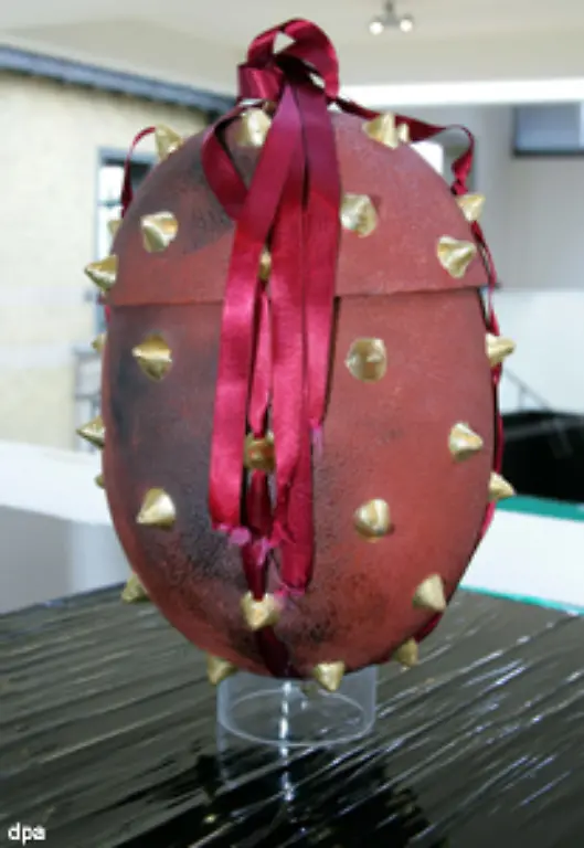 oder-die-Asche-werden-immer-ausgefallener-wie-diese-Urne-in-Eiform-mit-Dornen