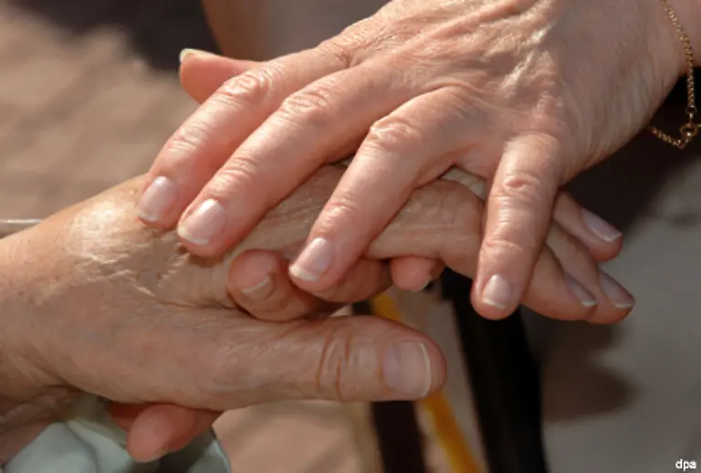 Der-Tod-ist-der-unumkehrbare-Verlust-wesentlicher-Lebensfunktionen-Sterben-dagegen-ist-ein-Prozess-im-Uebergang-zwischen-Leben-und-Tod