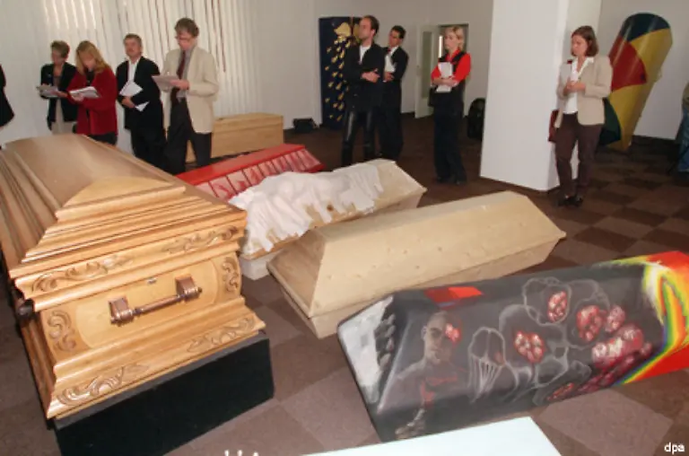 Vor-allem-Kuenstler-Religionswissenschaftler-und-Interessierte-wollen-mit-neuen-Bestattungsmoeglichkeiten-Alternativen-zu-althergebrachten-und-kostspieligen-Beisetzungen-anbieten