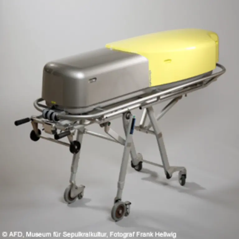 Mit-den-gestalteten-Gegenstaenden-sollte-nicht-nur-der-Uebergang-vom-Leben-in-den-Tod-thematisiert-werden