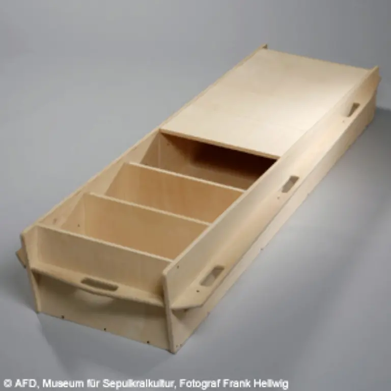 oder-der-Buecherregalsarg-der-ebenfalls-ober-und-unterirdisch-genutzt-werden-kann