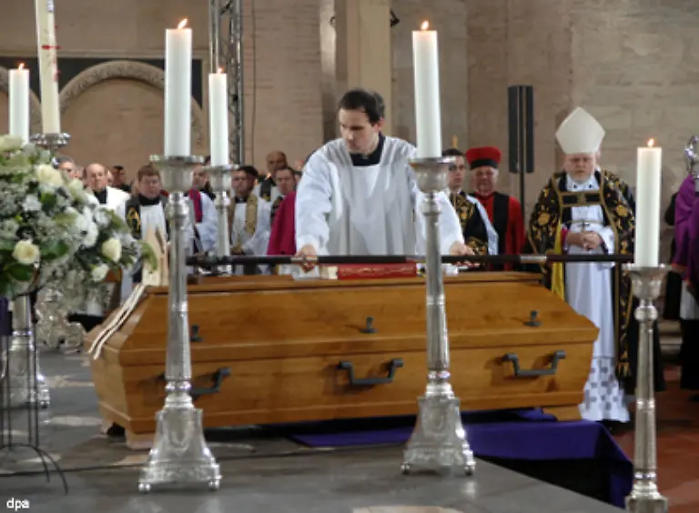 Die-bewusste-Auseinandersetzung-mit-dem-Tod-wird-mehr-und-mehr-zu-einem-persoenlichen-Anliegen