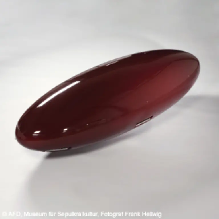 Auch-die-Behaelter-fuer-die-sterbliche-Huelle-Cocoon-vollendete-Geborgenheit-Dr