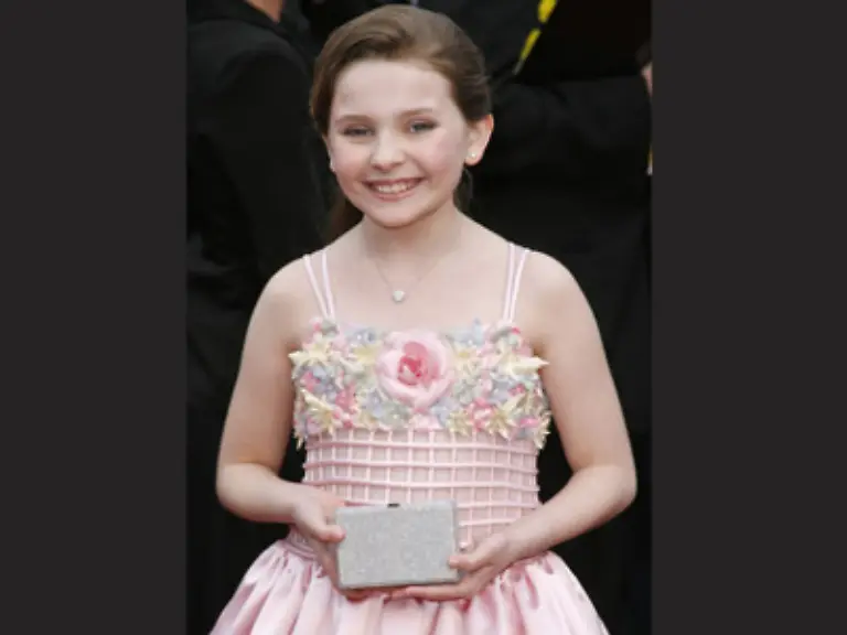 Und-auch-ihre-Konkurrentin-Abigail-Breslin-bekam-keinen-Goldjungen-dafuer-hat-Little-Miss-Sunshine-aber-eine-glaenzende-Handtasche