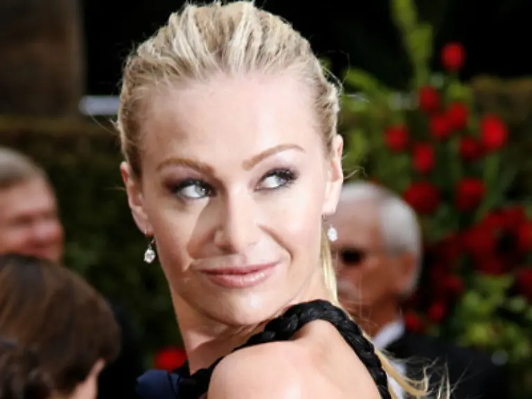 Freundin-Portia-di-Rossi-kennen-wir-noch-von-Ally-McBeal-traegt-auf-alle-Faelle-gerne-Kleider