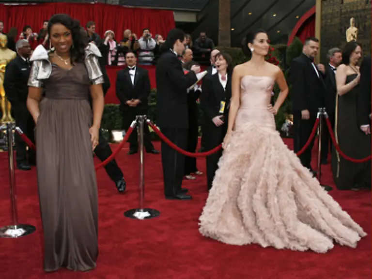 Von-allen-Seiten-zeigte-sie-ihre-makellose-Erscheinung