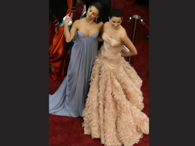 und-zog-sogar-noch-ein-Ass-aus-dem-nicht-vorhandenen-Aermel-Schwester-Monica-quasi-ihr-Ebenbild-begleitete-die-schoene-Spanierin